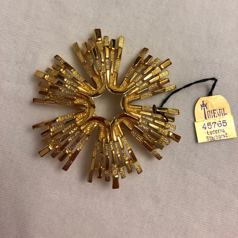 Trifari Vintage Lucerne Starburst Brooch